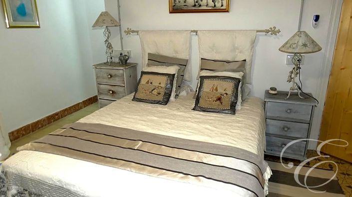 Image No.17-7 Bed Property for sale