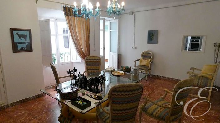 Image No.10-7 Bed Property for sale