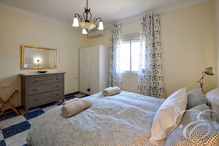 Image No.12-7 Bed Property for sale