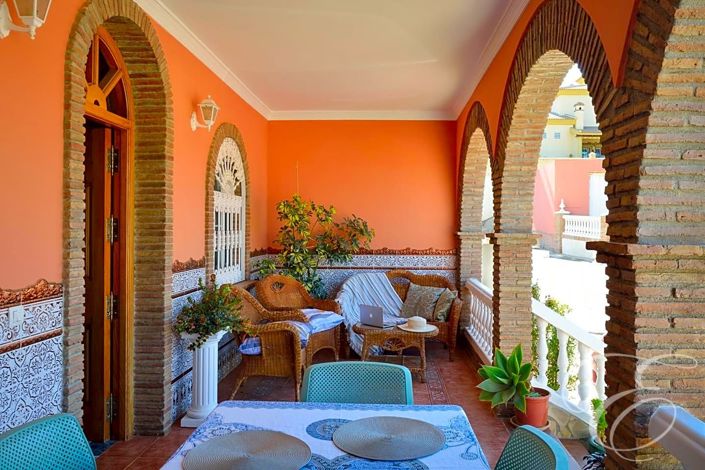 Image No.17-7 Bed Property for sale