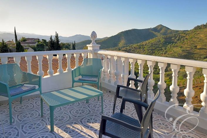 Image No.2-7 Bed Property for sale