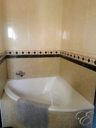 Image No.22-7 Bed Property for sale