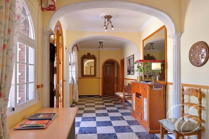 Image No.4-7 Bed Property for sale