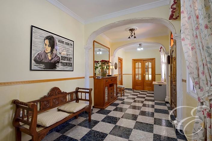 Image No.5-7 Bed Property for sale