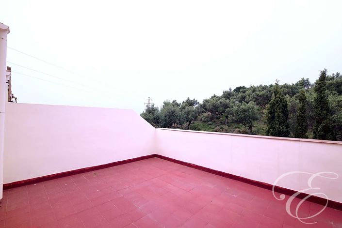 Image No.26-3 Bed Property for sale