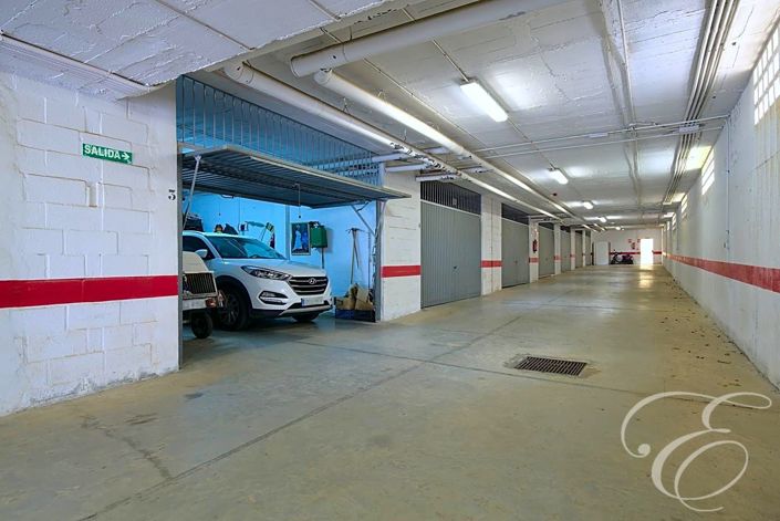 Image No.27-3 Bed Property for sale