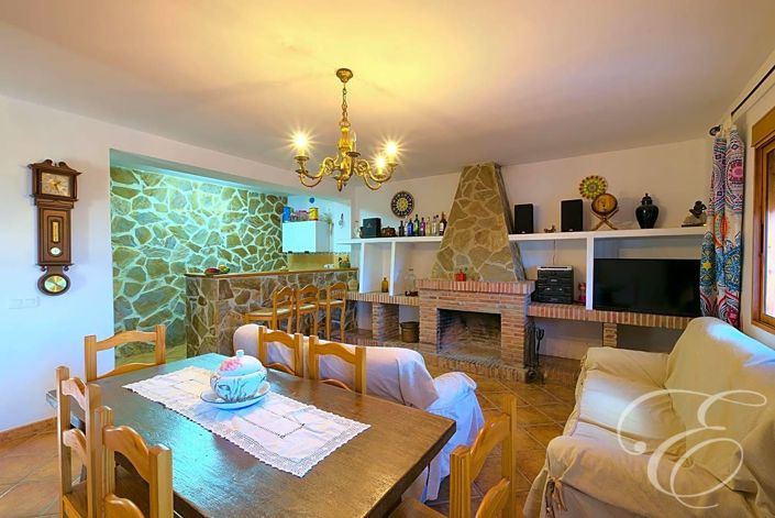 Image No.4-4 Bed Property for sale