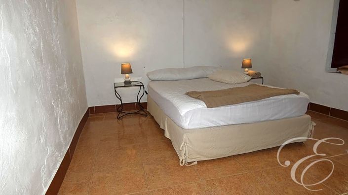 Image No.11-3 Bed Property for sale