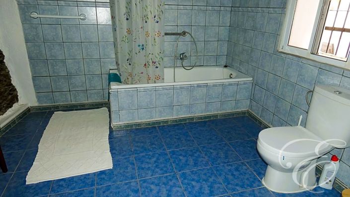 Image No.10-3 Bed Property for sale