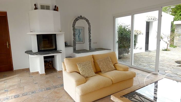 Image No.18-6 Bed Property for sale