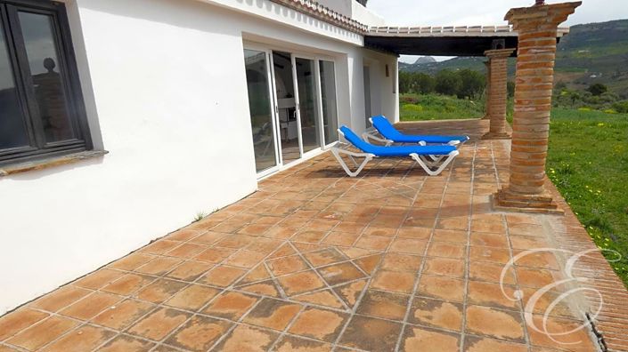 Image No.24-6 Bed Property for sale