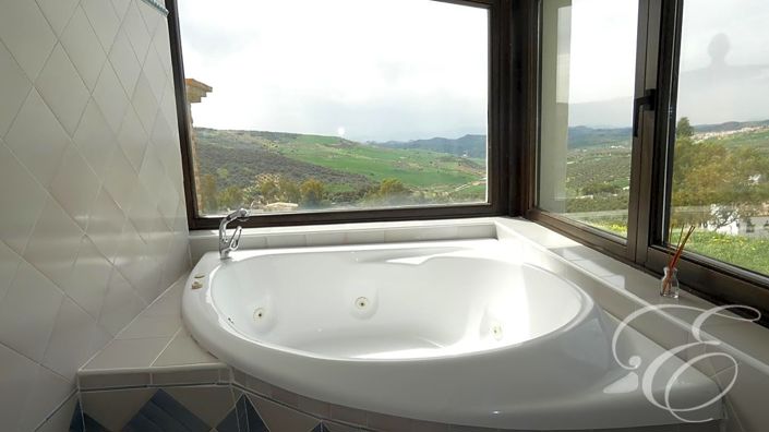 Image No.26-6 Bed Property for sale