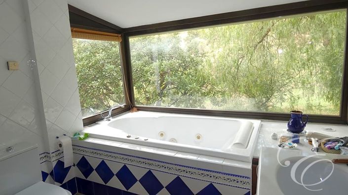 Image No.9-6 Bed Property for sale