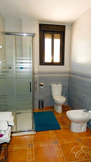 Image No.18-7 Bed Property for sale