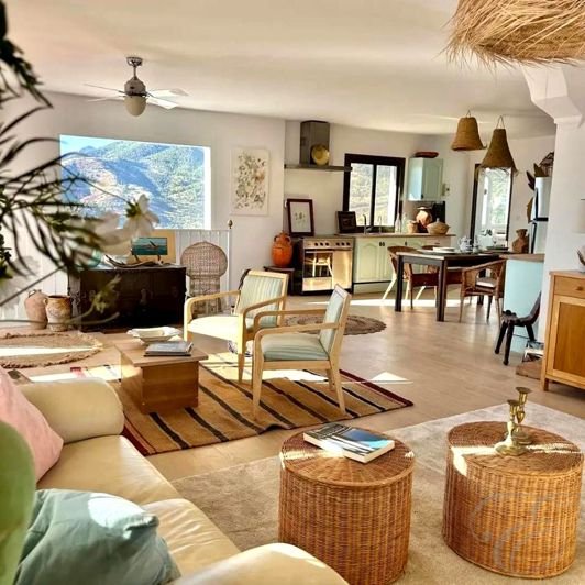 Image No.1-4 Bed Property for sale