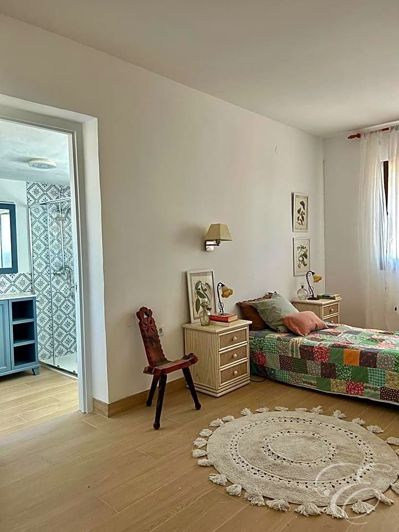 Image No.12-4 Bed Property for sale