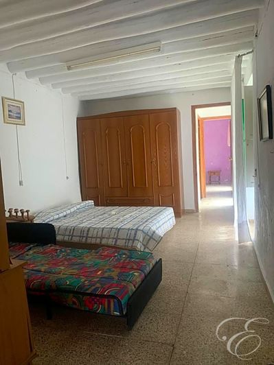 Image No.11-4 Bed Property for sale