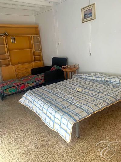 Image No.12-4 Bed Property for sale