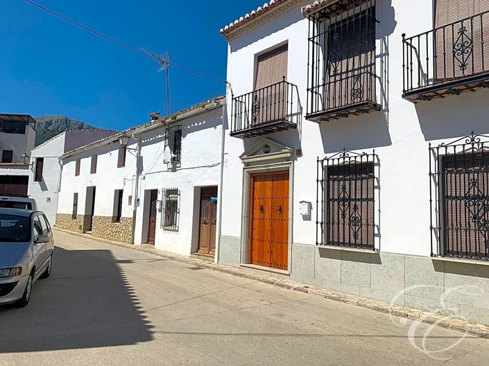 Image No.19-4 Bed Property for sale