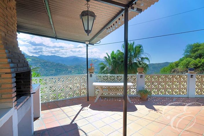 Image No.13-3 Bed Property for sale