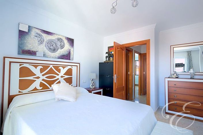 Image No.19-3 Bed Property for sale