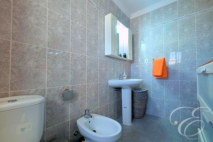 Image No.27-3 Bed Property for sale