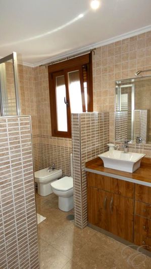 Image No.15-4 Bed Property for sale