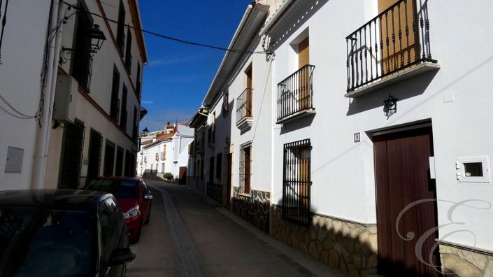 Image No.18-4 Bed Property for sale