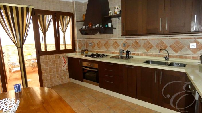 Image No.4-4 Bed Property for sale