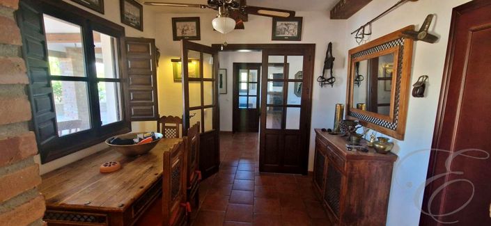 Image No.12-5 Bed Property for sale