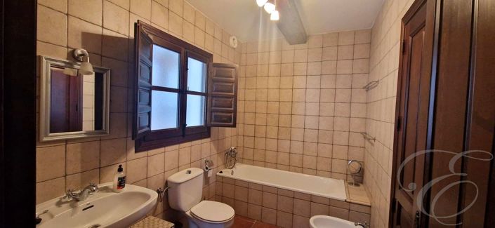 Image No.17-5 Bed Property for sale