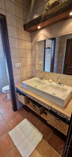 Image No.18-5 Bed Property for sale