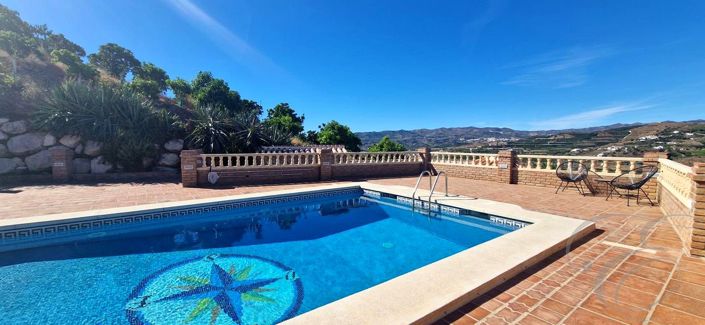 Image No.1-5 Bed Property for sale
