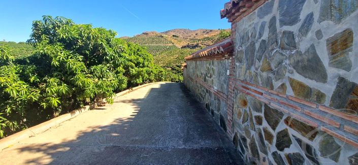 Image No.26-5 Bed Property for sale