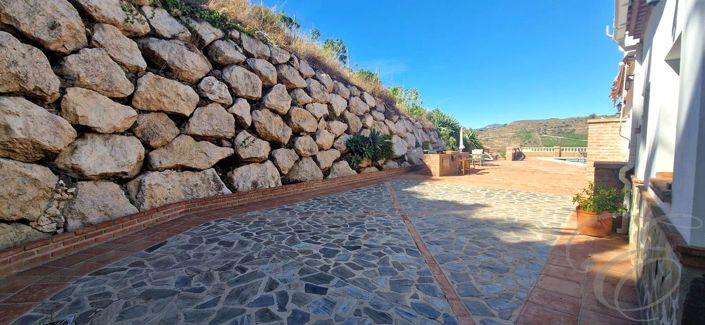 Image No.28-5 Bed Property for sale