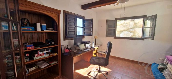 Image No.9-5 Bed Property for sale