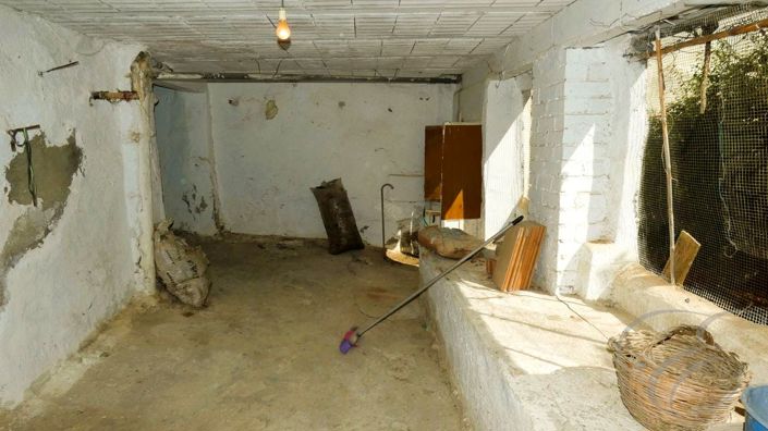 Image No.13-6 Bed Property for sale