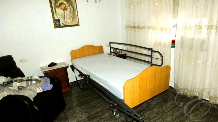 Image No.8-6 Bed Property for sale