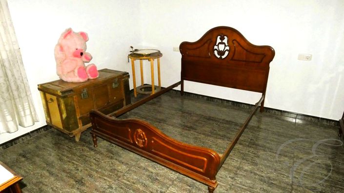 Image No.10-6 Bed Property for sale