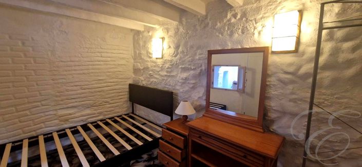 Image No.10-3 Bed Property for sale