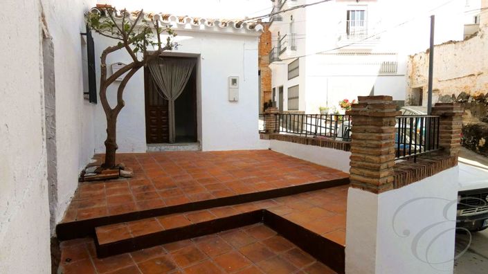 Image No.1-3 Bed Property for sale