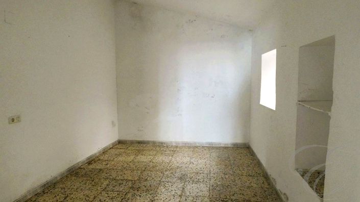 Image No.11-3 Bed Property for sale