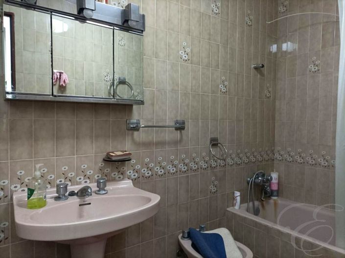 Image No.10-5 Bed Property for sale