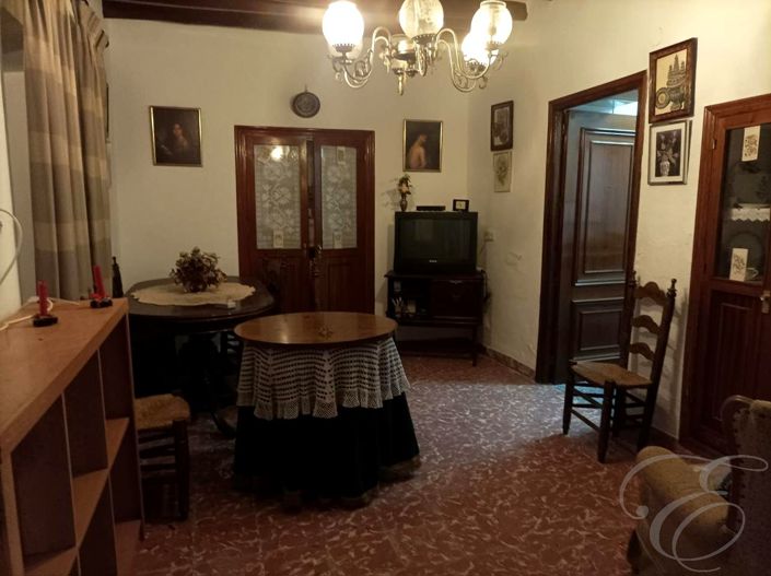 Image No.2-5 Bed Property for sale