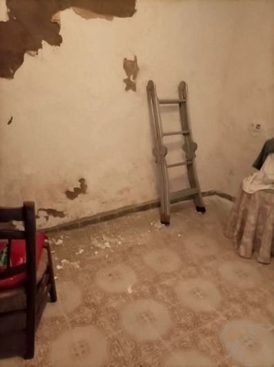 Image No.8-5 Bed Property for sale