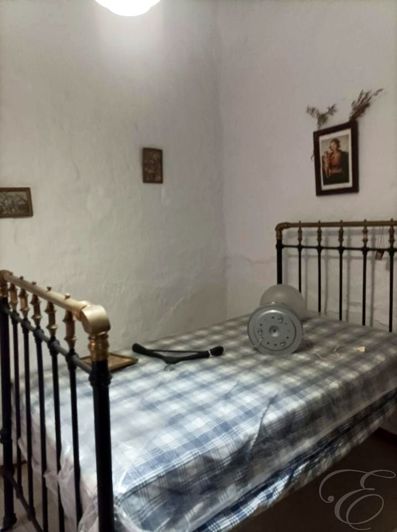 Image No.9-5 Bed Property for sale