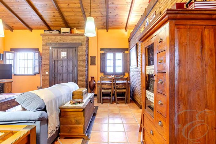 Image No.11-2 Bed Property for sale