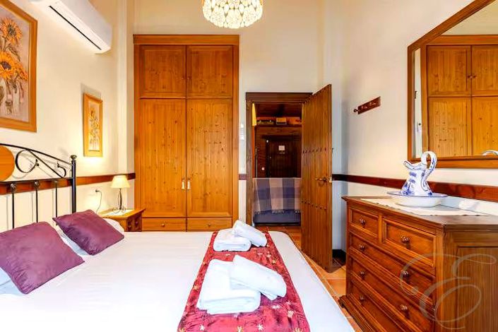 Image No.15-2 Bed Property for sale