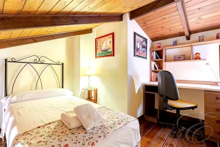 Image No.17-2 Bed Property for sale