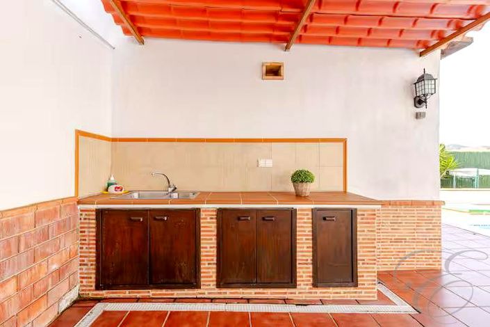 Image No.25-2 Bed Property for sale